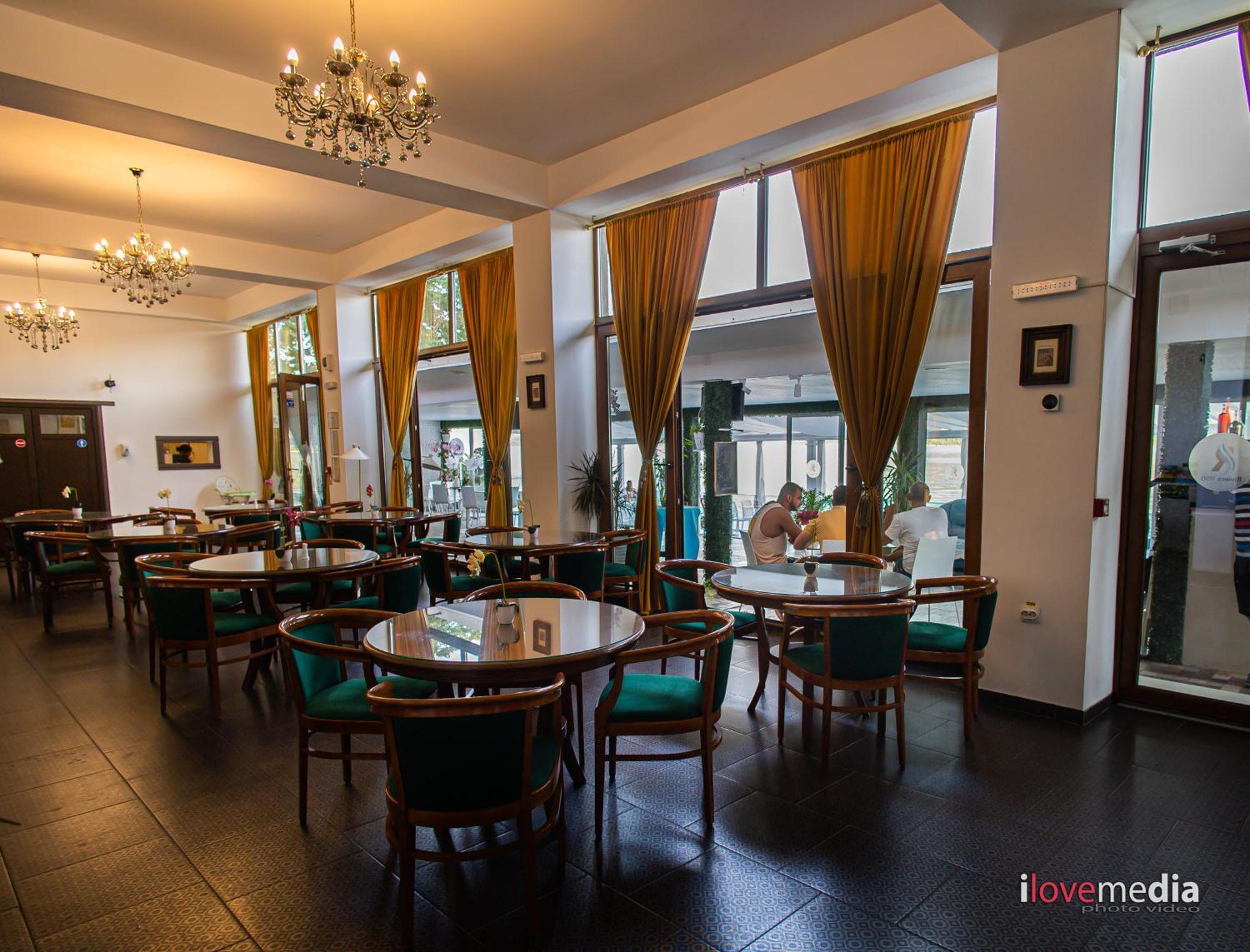 Riviera 990 - Resort & Restaurant Ieşelniţa 외부 사진